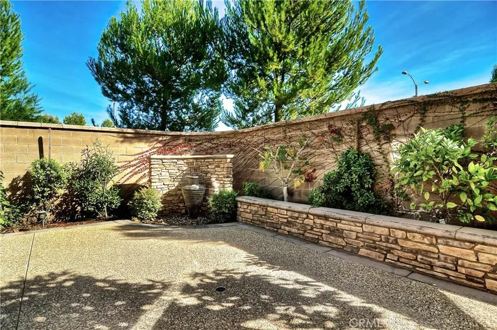 60 Kingsbury Irvine, CA 92620