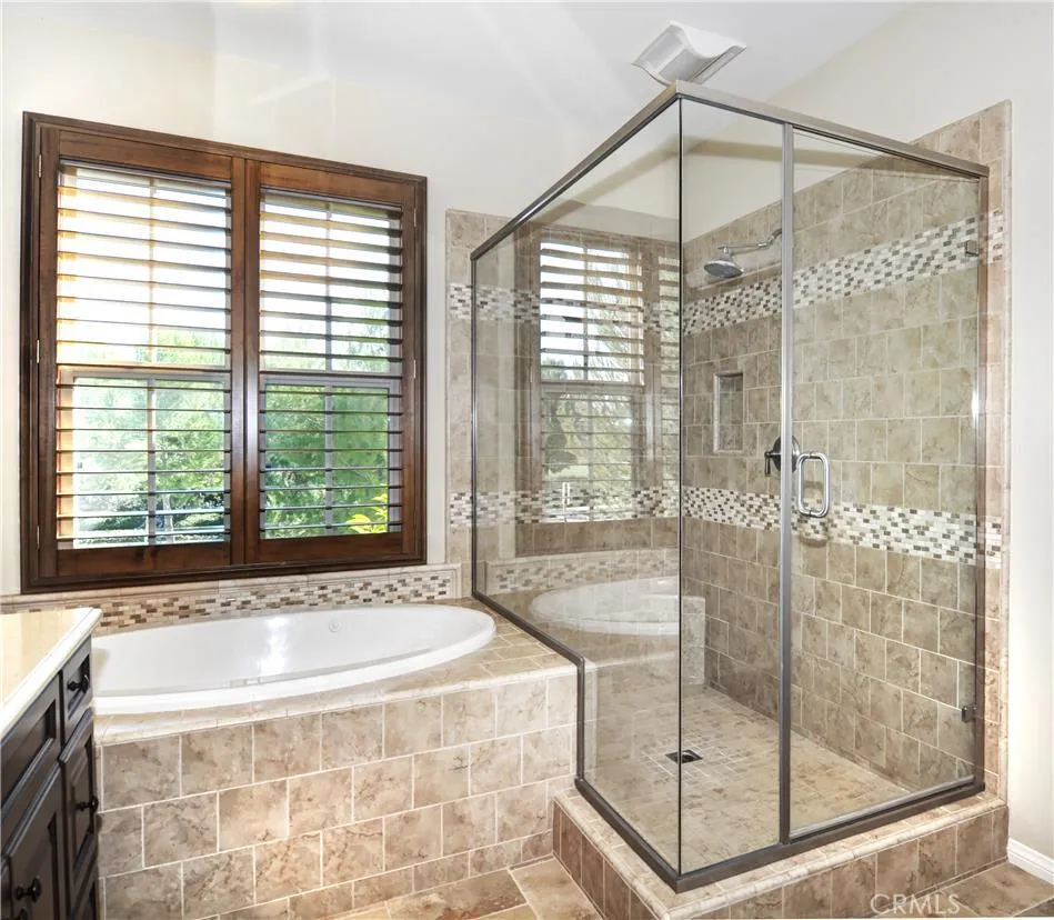 60 Kingsbury Irvine, CA 92620