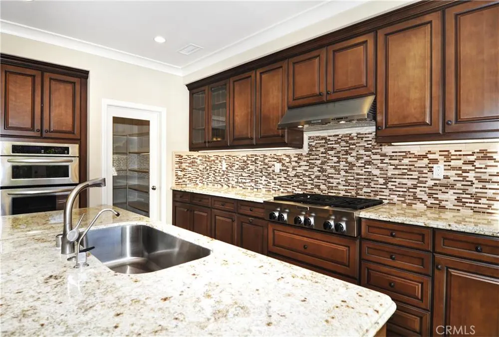 60 Kingsbury Irvine, CA 92620
