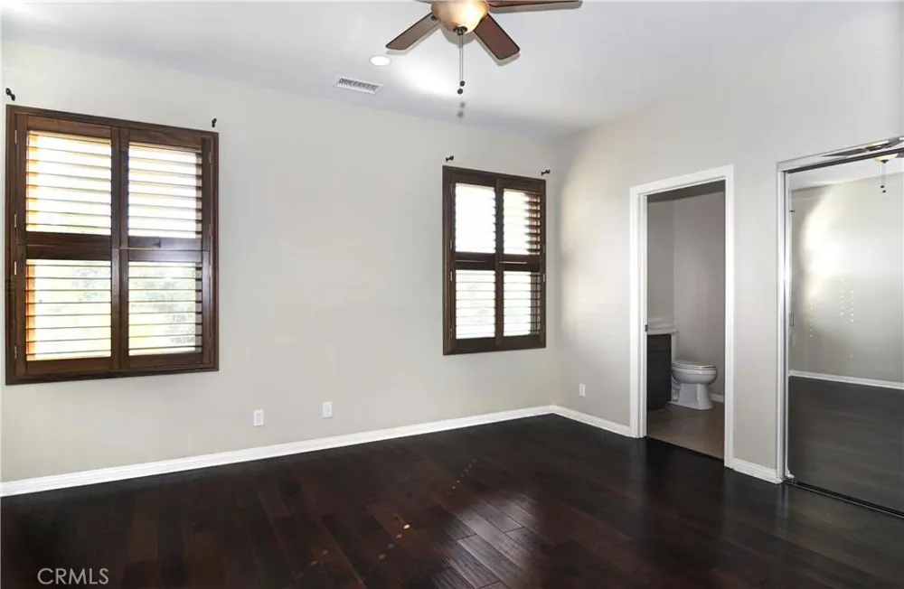60 Kingsbury Irvine, CA 92620