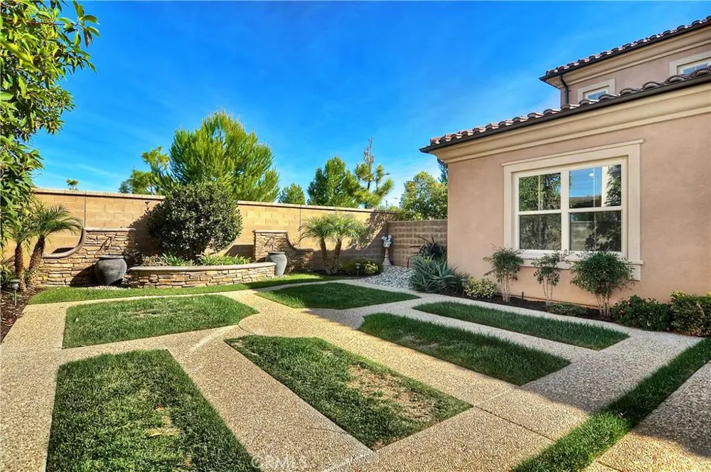 60 Kingsbury Irvine, CA 92620