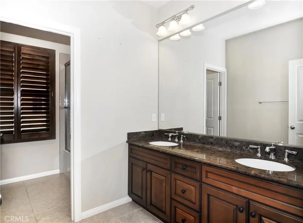 60 Kingsbury Irvine, CA 92620