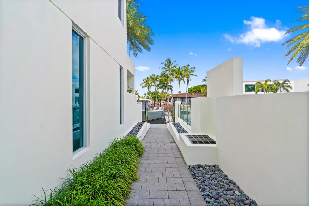 221 Shore Court Lauderdale By The Sea, FL 33308