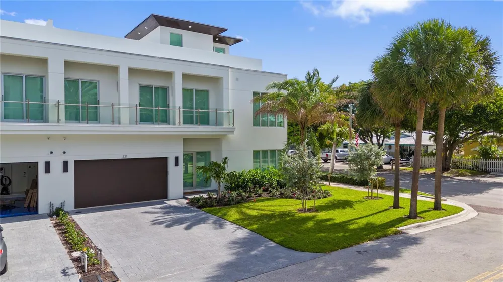 221 Shore Court Lauderdale By The Sea, FL 33308