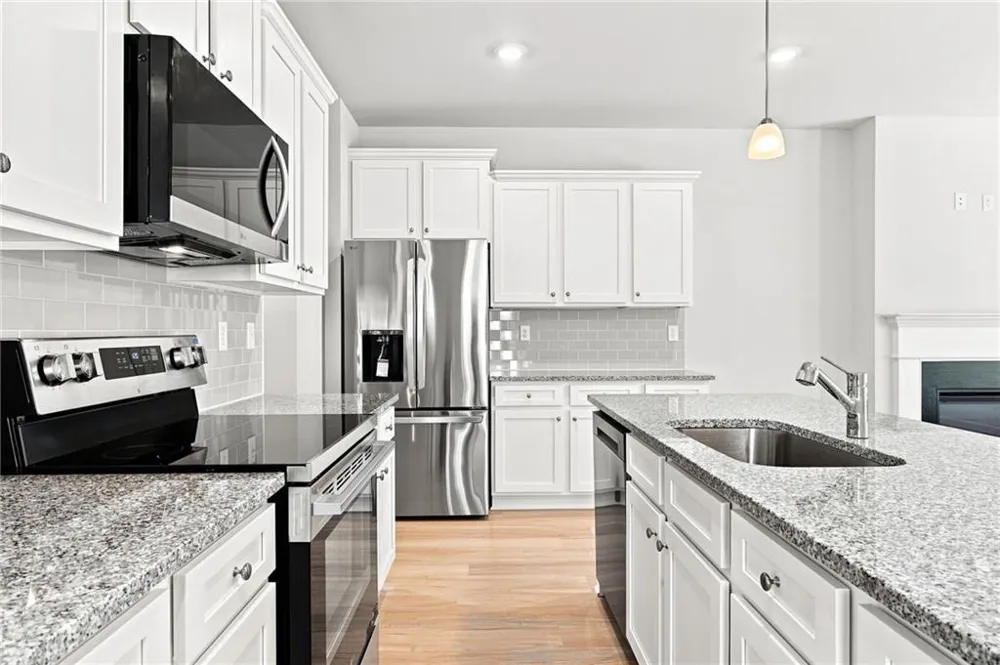 387 Lanier Circle Woodstock, GA 30189