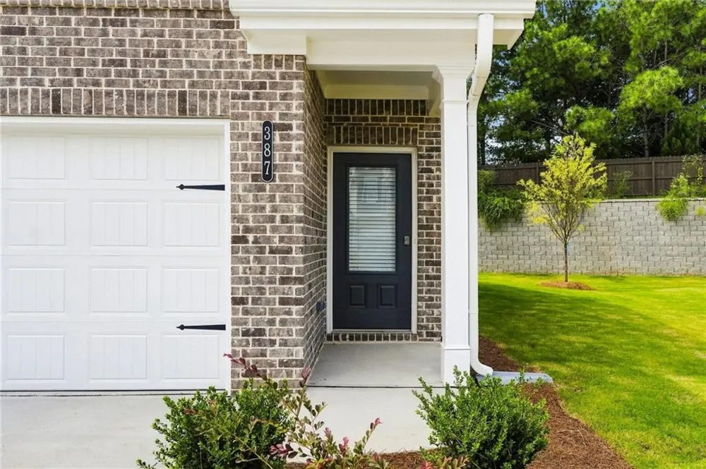 387 Lanier Circle Woodstock, GA 30189
