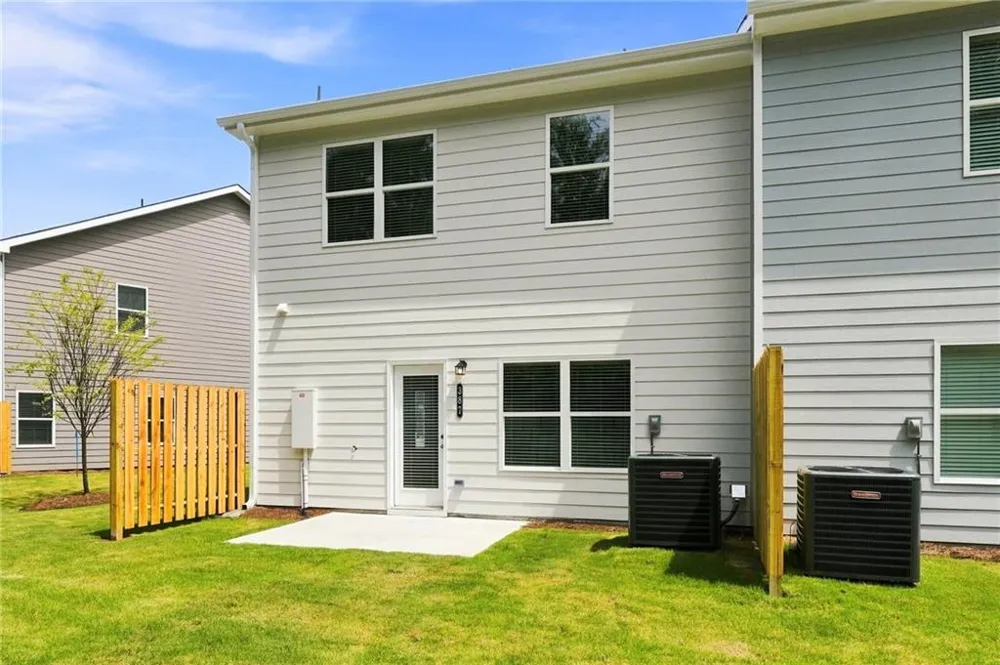 387 Lanier Circle Woodstock, GA 30189