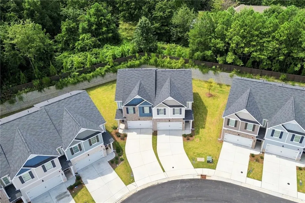 387 Lanier Circle Woodstock, GA 30189