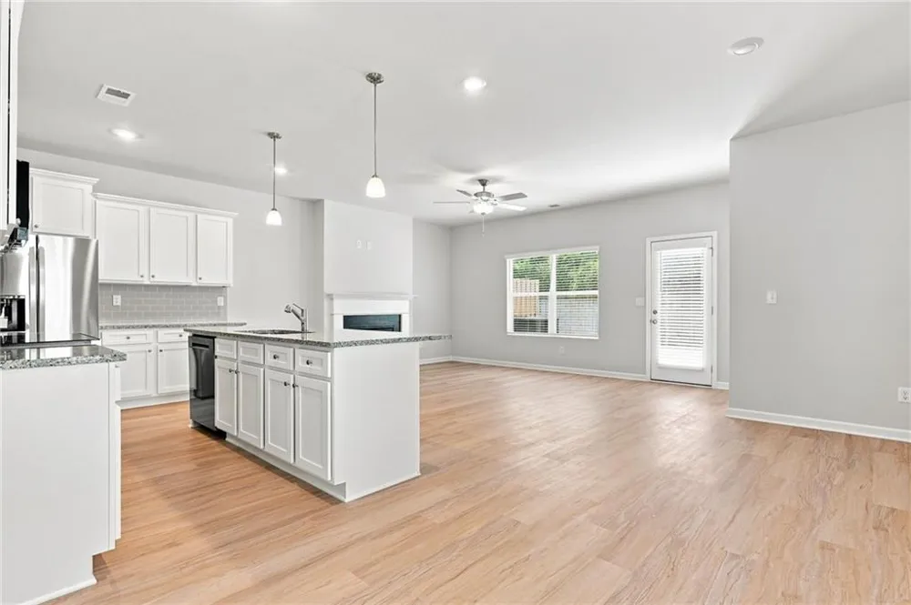 387 Lanier Circle Woodstock, GA 30189