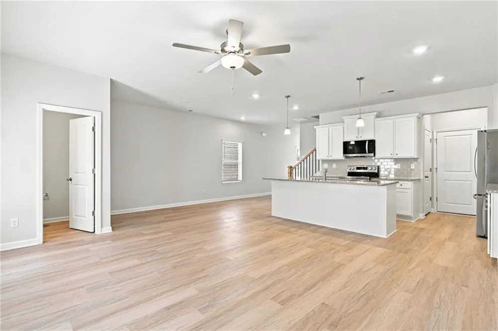 387 Lanier Circle Woodstock, GA 30189