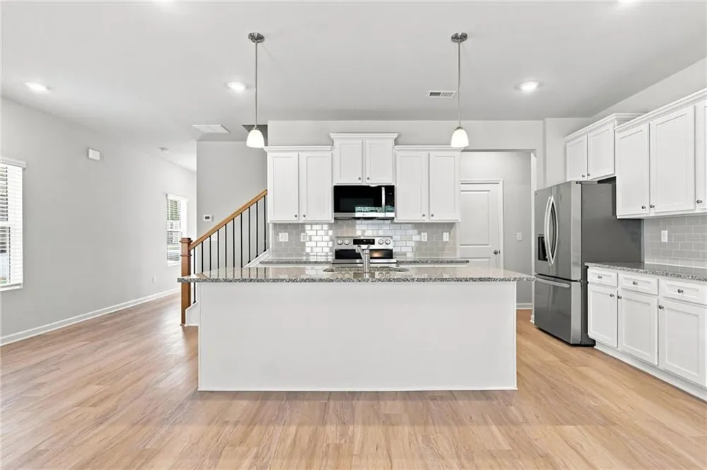 387 Lanier Circle Woodstock, GA 30189