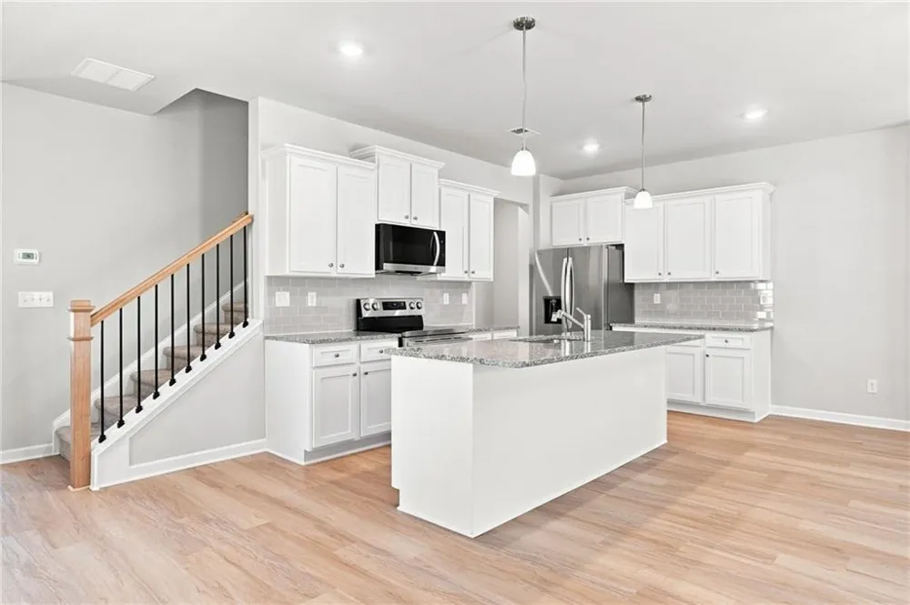 387 Lanier Circle Woodstock, GA 30189