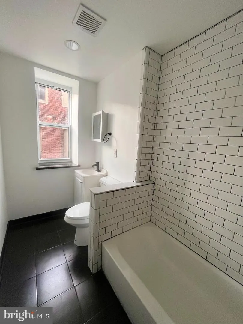 1912 S 17TH STREET #109 Philadelphia, PA 19145