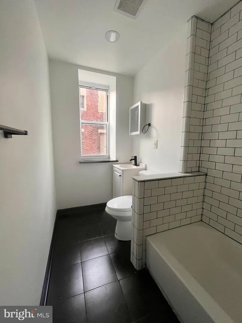 1912 S 17TH STREET #109 Philadelphia, PA 19145