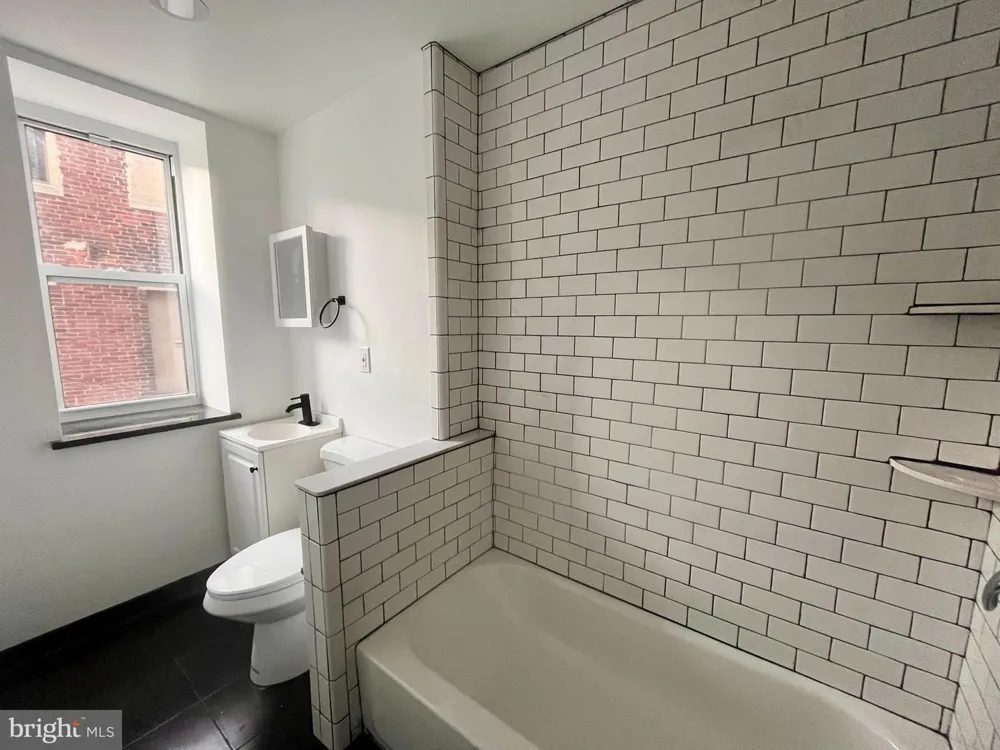 1912 S 17TH STREET #109 Philadelphia, PA 19145