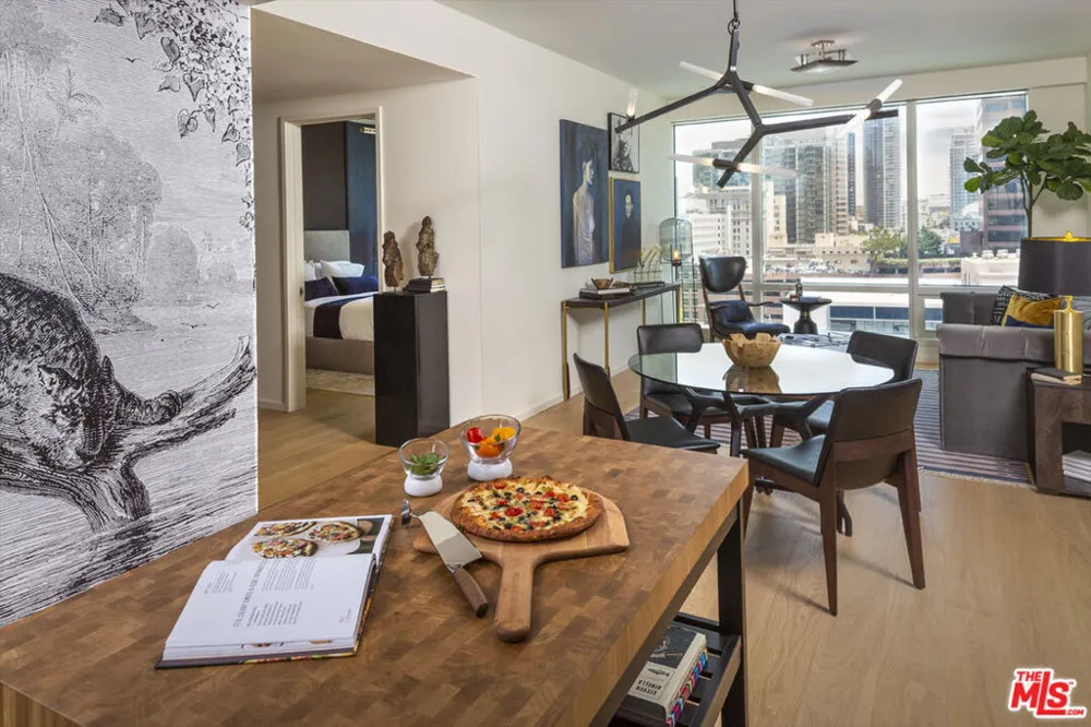 877 Francisco Street #1608 Los Angeles, CA 90017