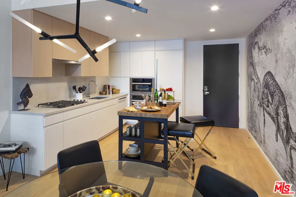 877 Francisco Street #1608 Los Angeles, CA 90017