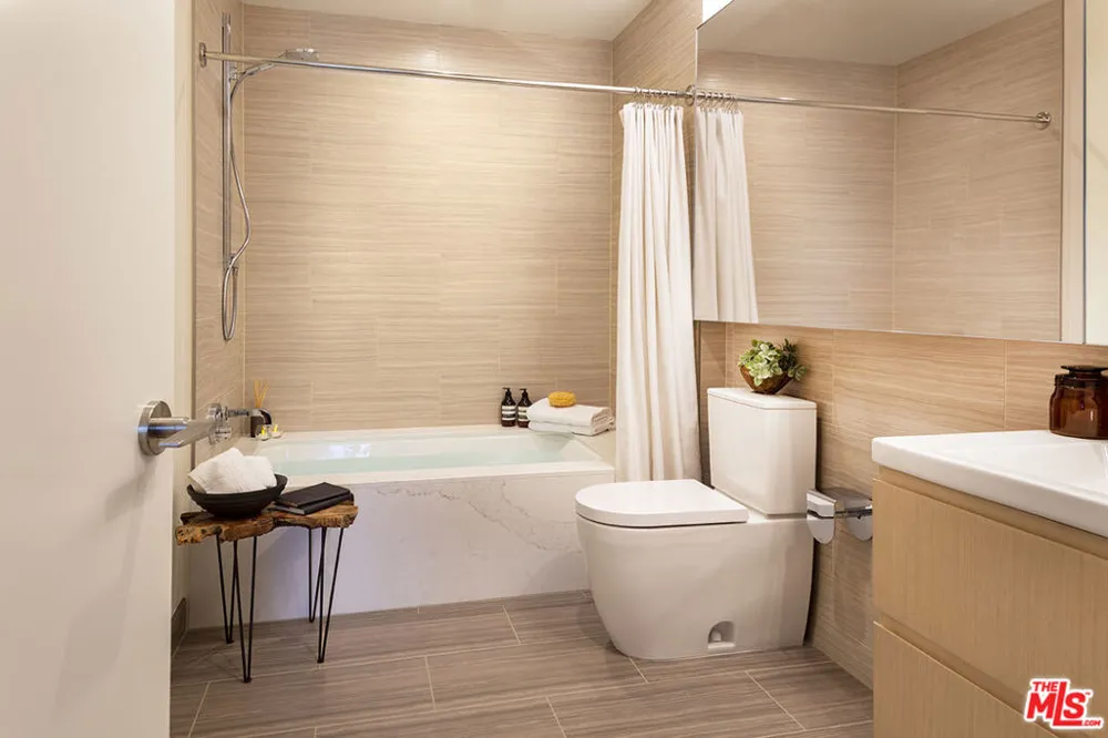 877 Francisco Street #1608 Los Angeles, CA 90017