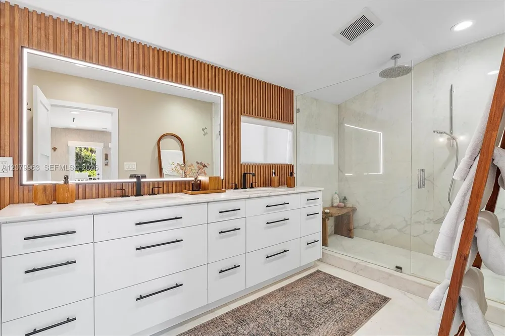 652 NE 105th St Miami Shores, FL 33138