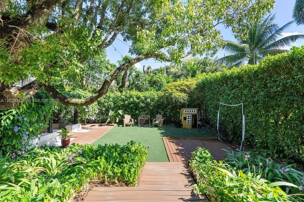 652 NE 105th St Miami Shores, FL 33138