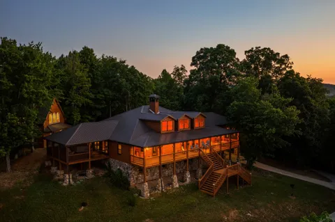 260 Lakeside Lodge Ln