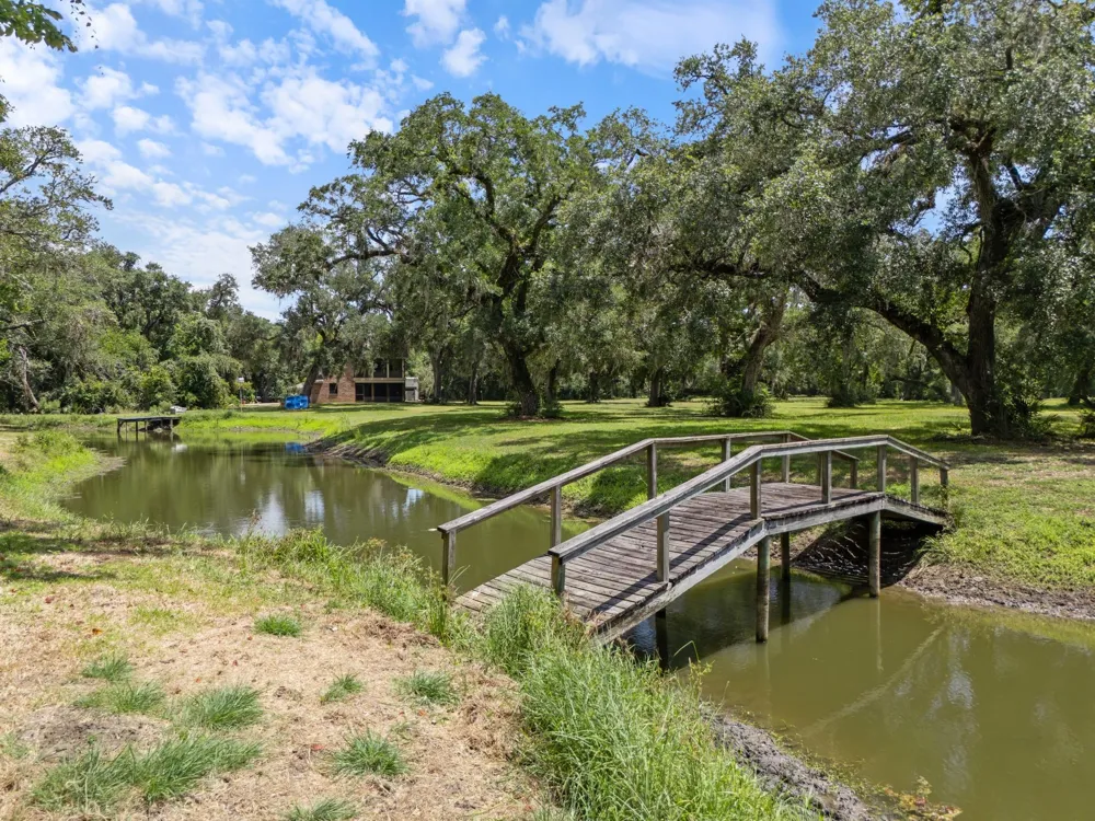 1751 Private Road 648 Street Sargent, TX 77414