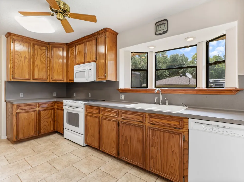1751 Private Road 648 Street Sargent, TX 77414