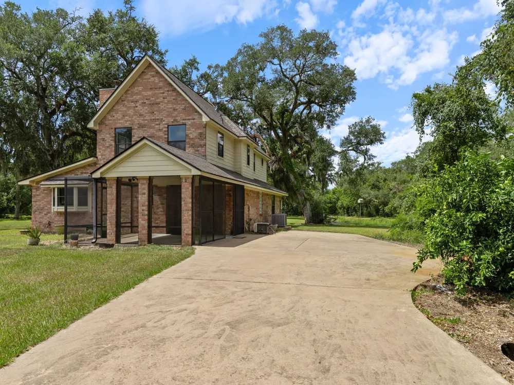 1751 Private Road 648 Street Sargent, TX 77414