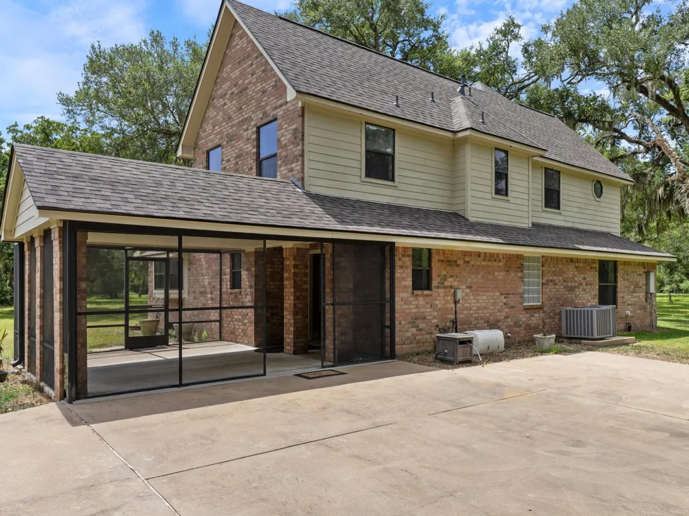 1751 Private Road 648 Street Sargent, TX 77414