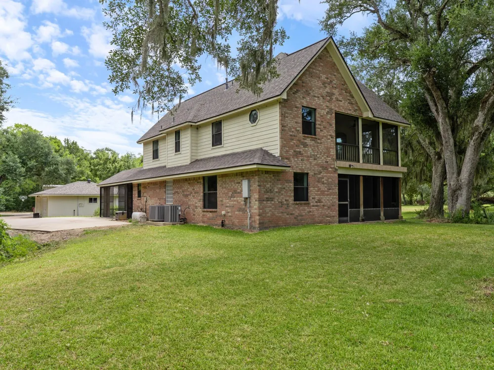 1751 Private Road 648 Street Sargent, TX 77414