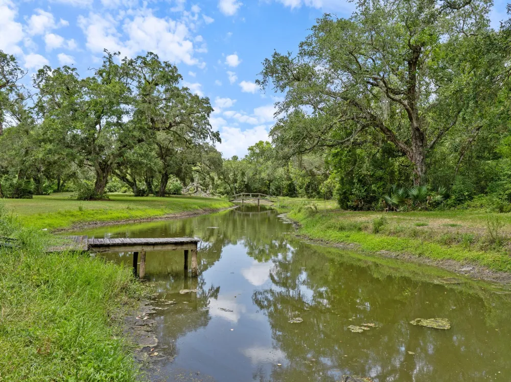 1751 Private Road 648 Street Sargent, TX 77414