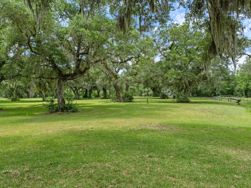 1751 Private Road 648 Street Sargent, TX 77414