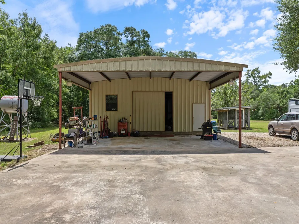1751 Private Road 648 Street Sargent, TX 77414