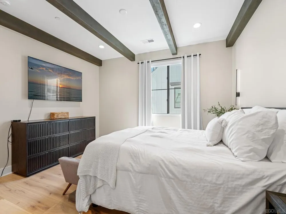1402 Anacona Pl #105 Encinitas, CA 92024
