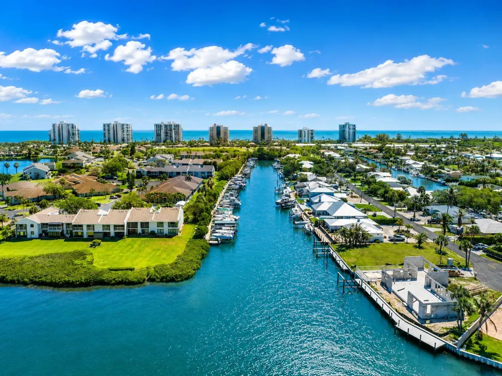 3209 S LAKEVIEW CIRCLE #8105 Hutchinson Island, FL 34949
