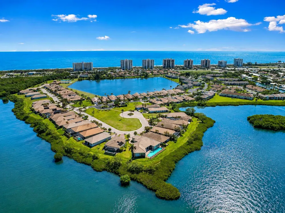 3209 S LAKEVIEW CIRCLE #8105 Hutchinson Island, FL 34949