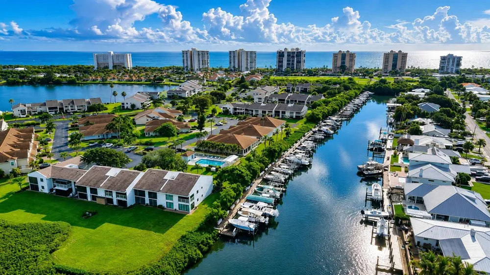3209 S LAKEVIEW CIRCLE #8105 Hutchinson Island, FL 34949