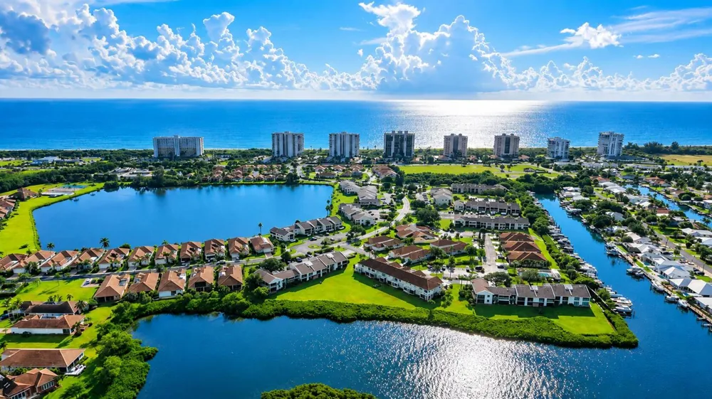 3209 S LAKEVIEW CIRCLE #8105 Hutchinson Island, FL 34949
