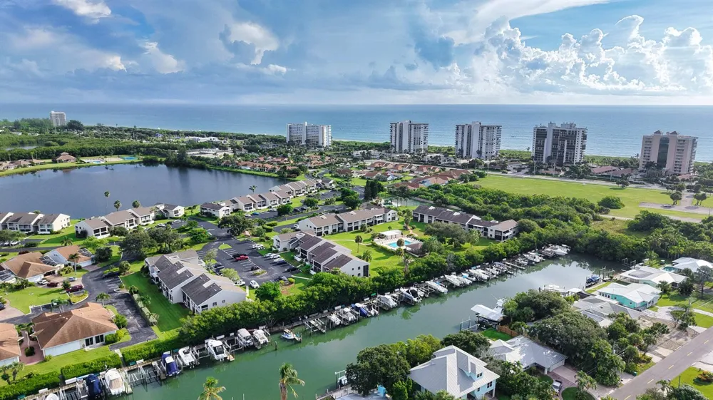 3209 S LAKEVIEW CIRCLE #8105 Hutchinson Island, FL 34949