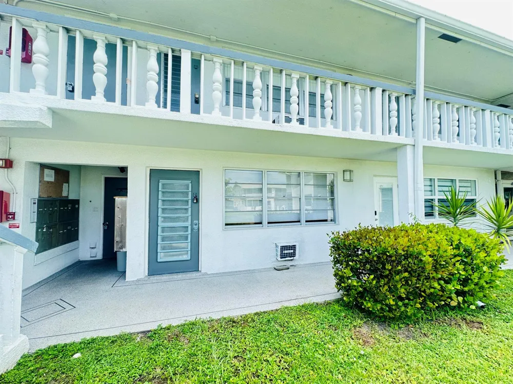271 FARNHAM L Deerfield Beach, FL 33442