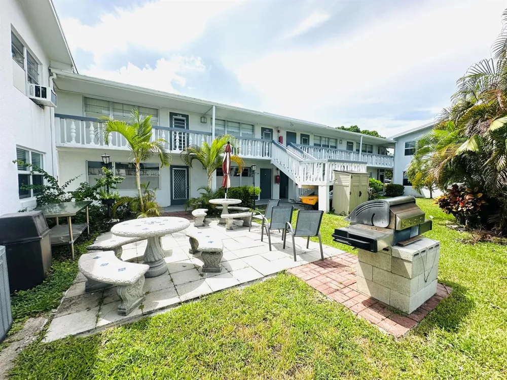 271 FARNHAM L Deerfield Beach, FL 33442