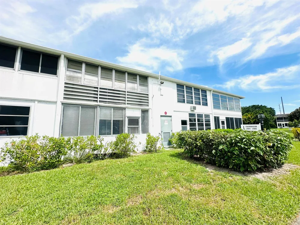 271 FARNHAM L Deerfield Beach, FL 33442