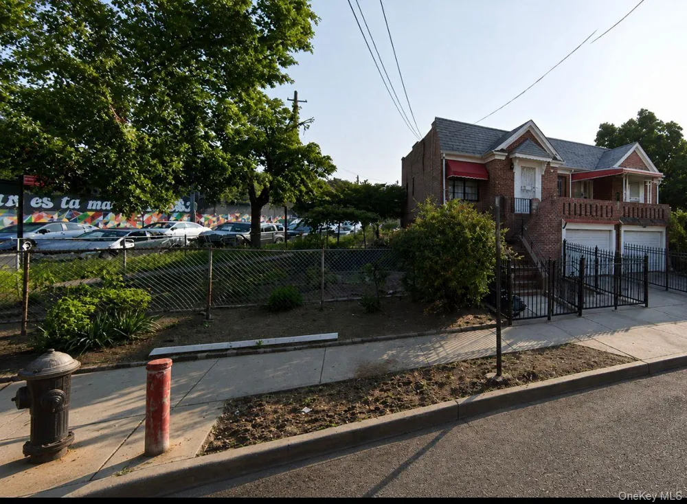 4805 Poyer Street Elmhurst, NY 11373