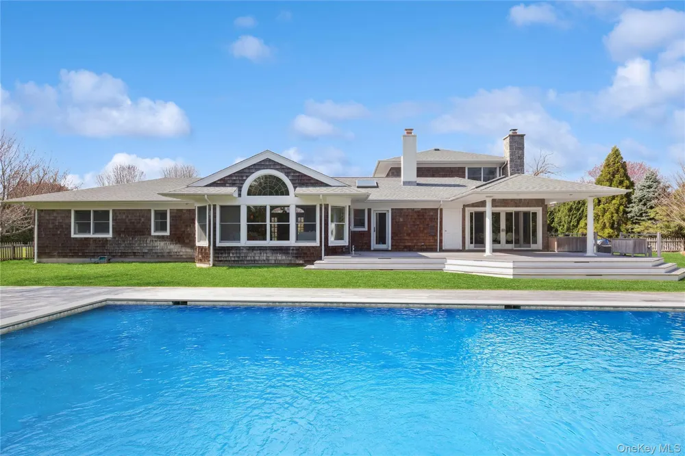 8 Niamogue Lane Quogue, NY 11959