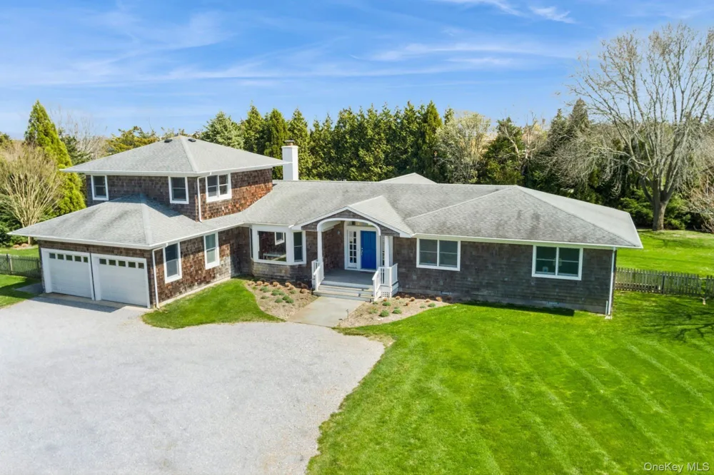 8 Niamogue Lane Quogue, NY 11959