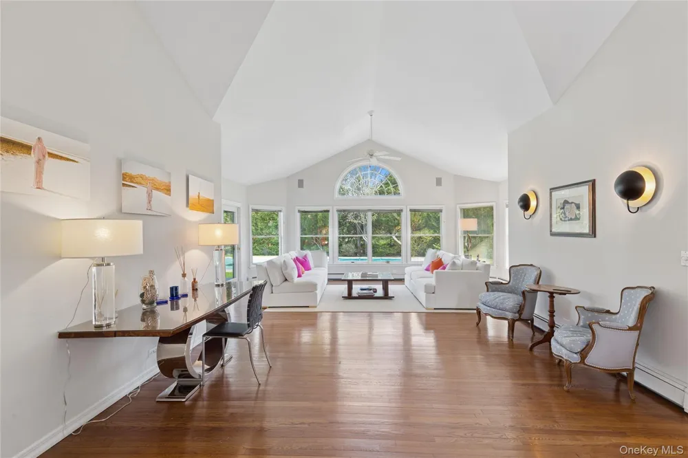 8 Niamogue Lane Quogue, NY 11959