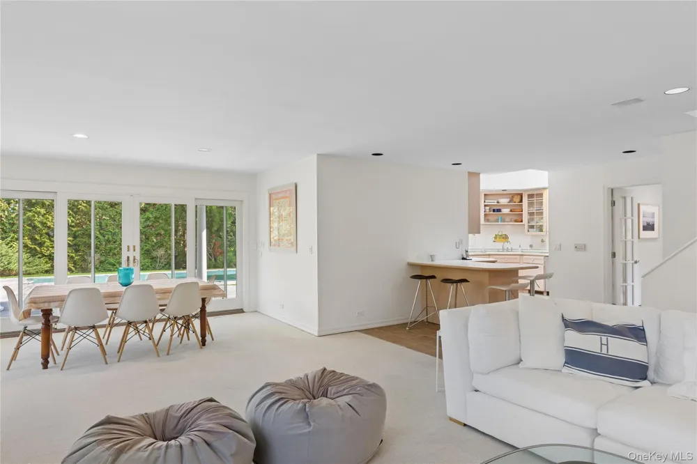 8 Niamogue Lane Quogue, NY 11959
