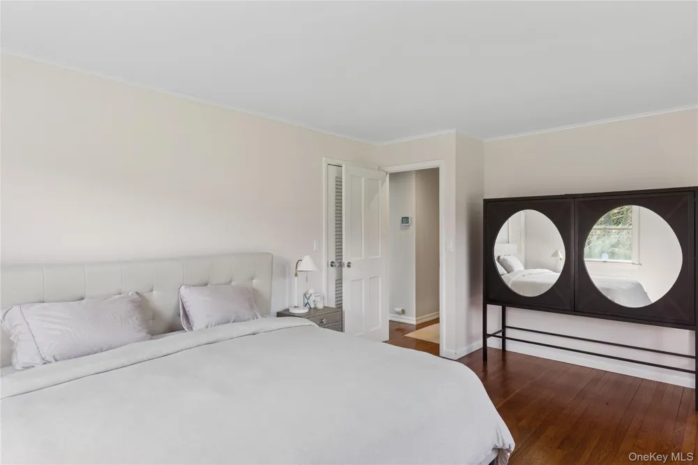 8 Niamogue Lane Quogue, NY 11959