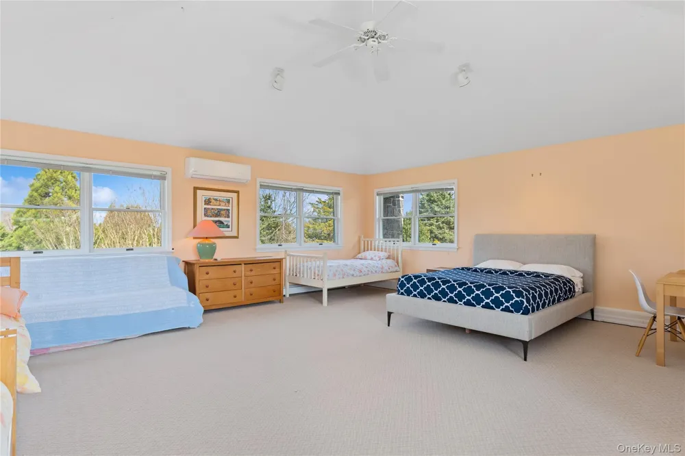8 Niamogue Lane Quogue, NY 11959