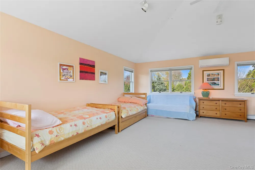 8 Niamogue Lane Quogue, NY 11959